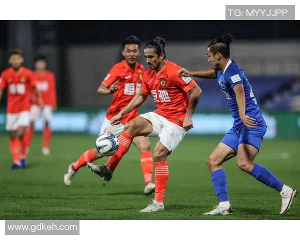 恒大与建业激战成平局赛场精彩瞬间回顾与分析